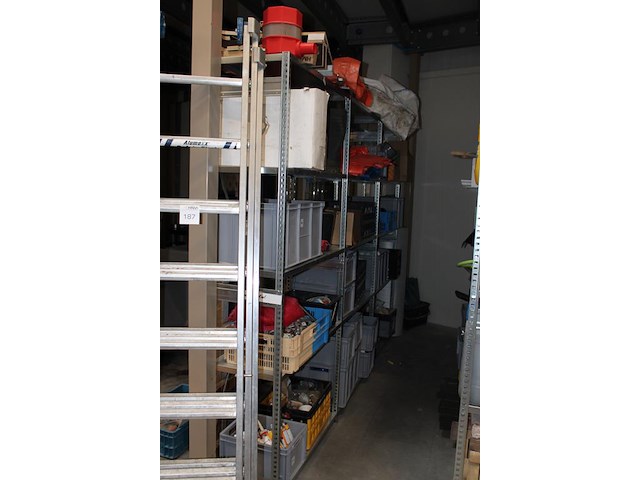15 meter magazijnstelling met diepte 40 cm en hoogte 220 cm. excl. inhoud en ophalen na 13:00. - afbeelding 2 van  4