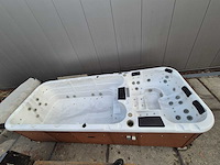 15 persoons dubbele cabine jacuzzi en buitenspa - afbeelding 1 van  34