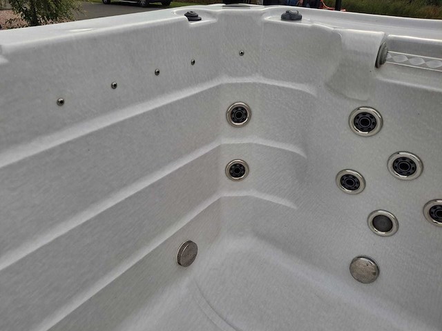 15 persoons dubbele cabine jacuzzi en buitenspa - afbeelding 46 van  56