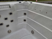15 persoons dubbele cabine jacuzzi en buitenspa - afbeelding 47 van  56