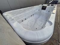 15 persoons dubbele cabine jacuzzi en buitenspa - afbeelding 18 van  34