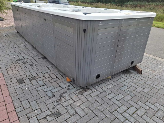 15 persoons dubbele cabine jacuzzi en buitenspa - afbeelding 17 van  56
