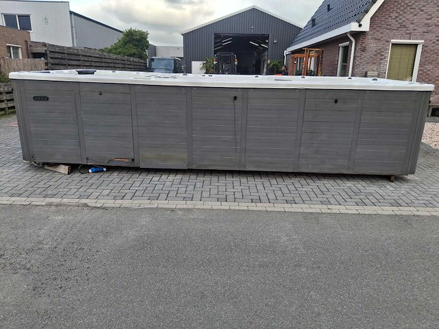 15 persoons dubbele cabine jacuzzi en buitenspa - afbeelding 20 van  56