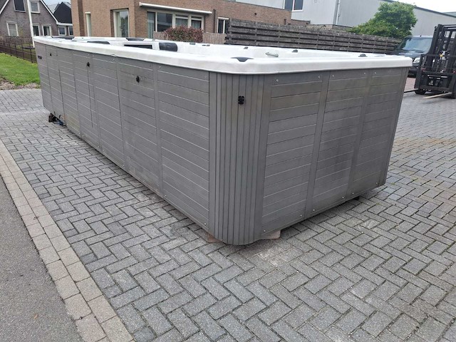 15 persoons dubbele cabine jacuzzi en buitenspa - afbeelding 21 van  56