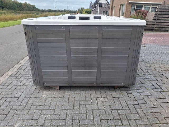15 persoons dubbele cabine jacuzzi en buitenspa - afbeelding 22 van  56