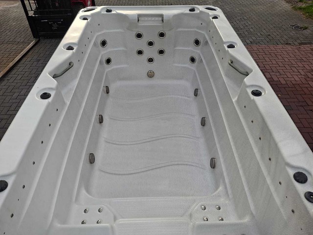 15 persoons dubbele cabine jacuzzi en buitenspa - afbeelding 36 van  56
