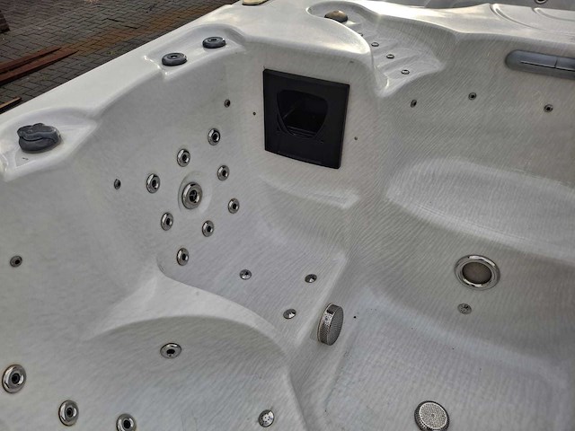 15 persoons dubbele cabine jacuzzi en buitenspa - afbeelding 43 van  56
