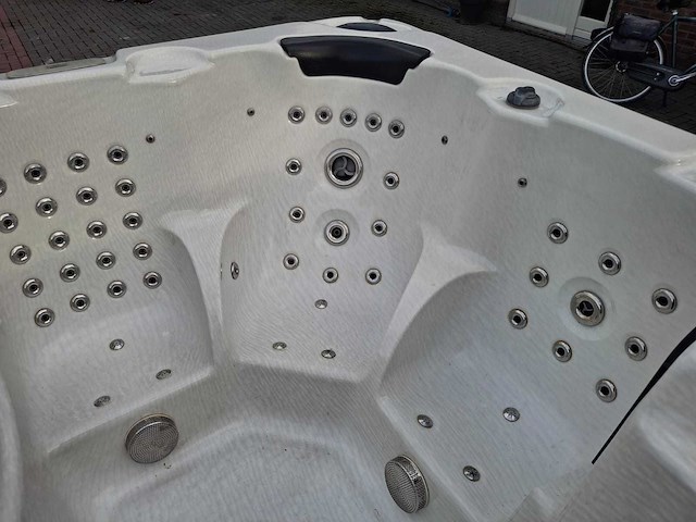 15 persoons dubbele cabine jacuzzi en buitenspa - afbeelding 45 van  56