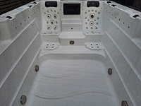 15 persoons dubbele cabine jacuzzi en buitenspa - afbeelding 47 van  56