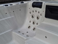 15 persoons dubbele cabine jacuzzi en buitenspa - afbeelding 55 van  56