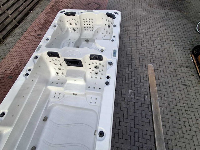 15 persoons dubbele cabine jacuzzi en buitenspa - afbeelding 8 van  56