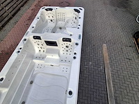 15 persoons dubbele cabine jacuzzi en buitenspa - afbeelding 8 van  56