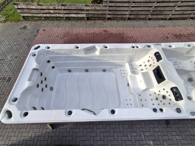 15 persoons dubbele cabine jacuzzi en buitenspa - afbeelding 9 van  56