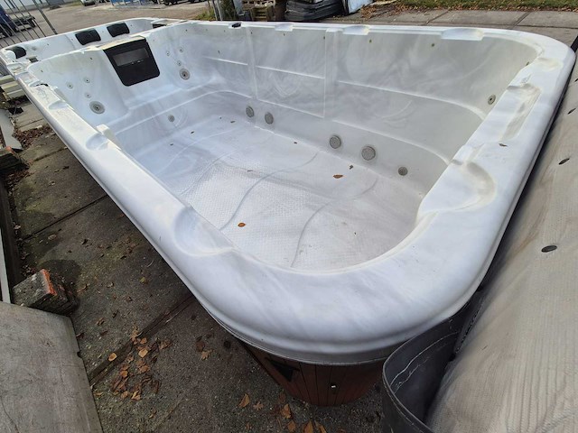 15 persoons dubbele cabine jacuzzi en buitenspa - afbeelding 21 van  34