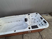 15 persoons dubbele cabine jacuzzi en buitenspa - afbeelding 28 van  34