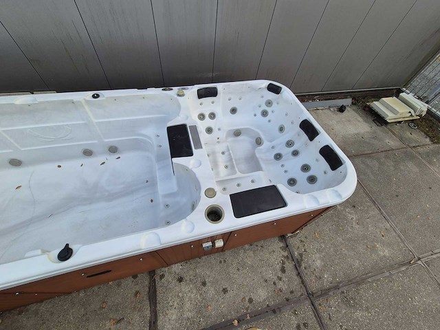 15 persoons dubbele cabine jacuzzi en buitenspa - afbeelding 30 van  34