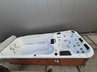 15 persoons dubbele cabine jacuzzi en buitenspa - afbeelding 32 van  34