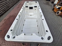 15 persoons dubbele cabine jacuzzi en buitenspa - afbeelding 1 van  56