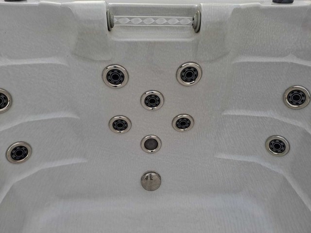 15 persoons dubbele cabine jacuzzi en buitenspa - afbeelding 48 van  56