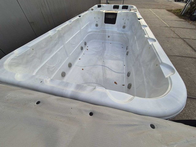 15 persoons dubbele cabine jacuzzi en buitenspa - afbeelding 16 van  34