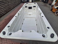 15 persoons dubbele cabine jacuzzi en buitenspa - afbeelding 54 van  56