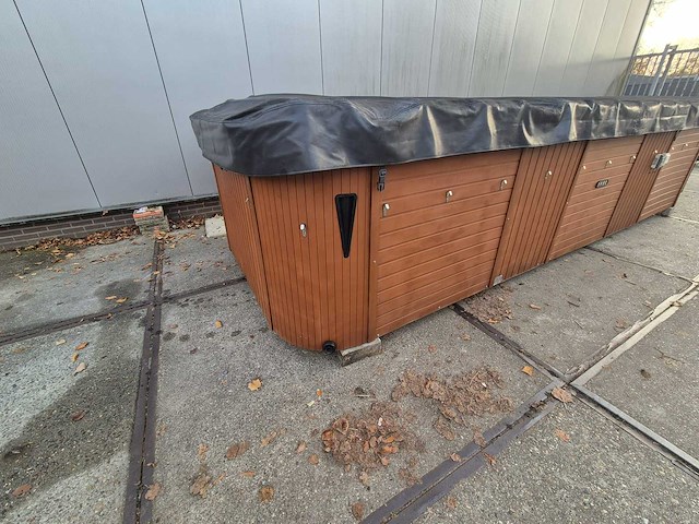 15 persoons dubbele cabine jacuzzi en buitenspa - afbeelding 34 van  34