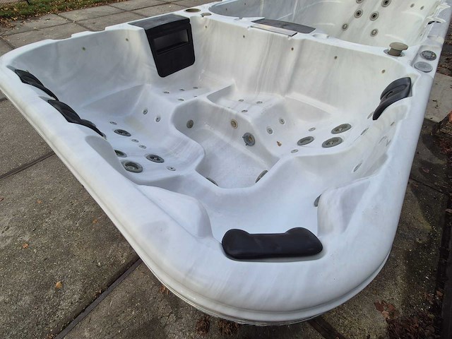15 persoons dubbele cabine jacuzzi en buitenspa - afbeelding 9 van  34