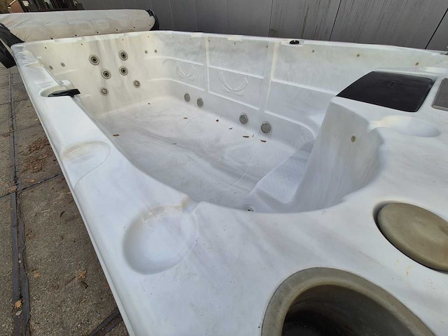 15 persoons dubbele cabine jacuzzi en buitenspa - afbeelding 14 van  34