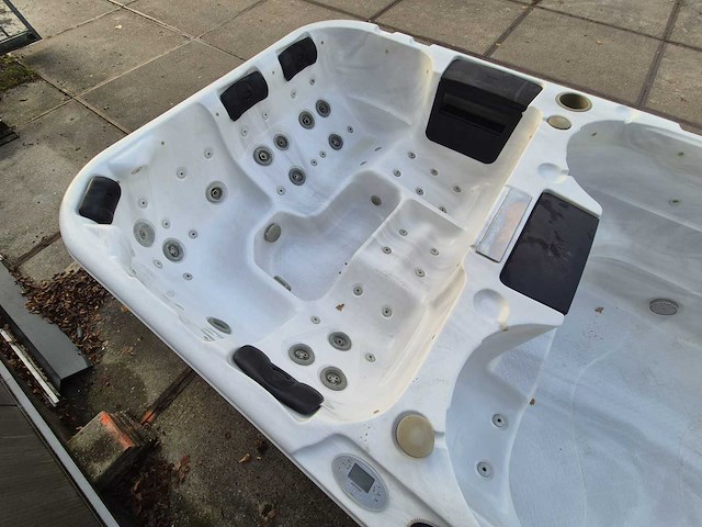 15 persoons dubbele cabine jacuzzi en buitenspa - afbeelding 19 van  34