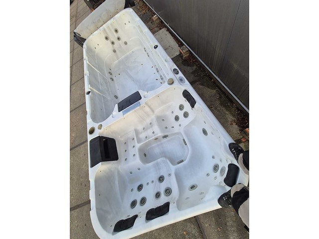 15 persoons dubbele cabine jacuzzi en buitenspa - afbeelding 22 van  34