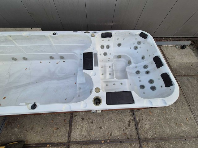 15 persoons dubbele cabine jacuzzi en buitenspa - afbeelding 17 van  23