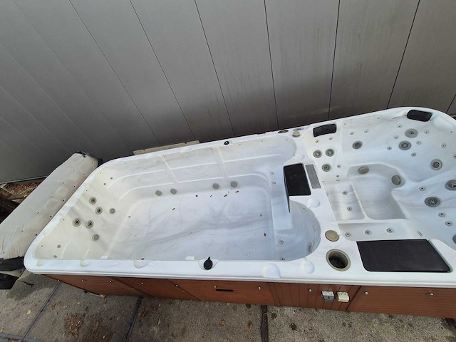 15 persoons dubbele cabine jacuzzi en buitenspa - afbeelding 20 van  23