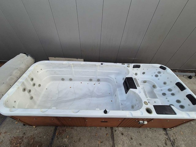 15 persoons dubbele cabine jacuzzi en buitenspa - afbeelding 22 van  23