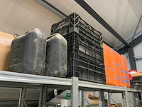 15 secties legbordstelling incusief inhoud diverse landbouw gerelateerde inventaris - afbeelding 2 van  26