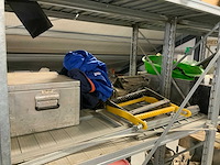15 secties legbordstelling incusief inhoud diverse landbouw gerelateerde inventaris - afbeelding 22 van  26
