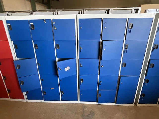 15-vaks lockerkast (2x) - afbeelding 1 van  4