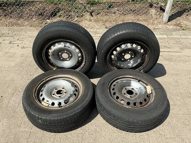 15” velg met band - 195/65 r 15 (4x) - afbeelding 1 van  10