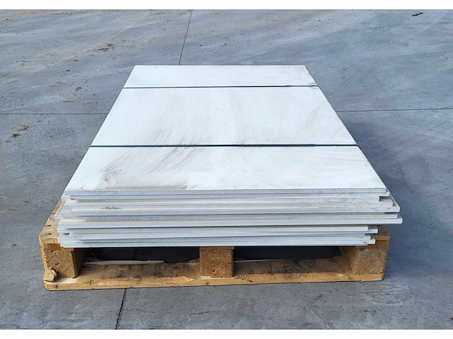 15 x wisa berkentriplex garant 12mm , met paintfilm ( 15 m2 ) - afbeelding 2 van  5