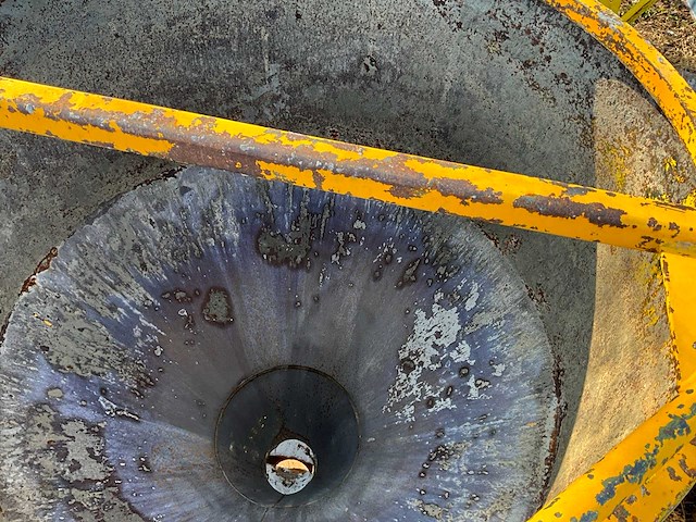 1500l betonkubel - afbeelding 4 van  5