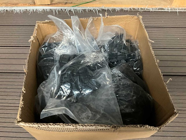 152x composiet vlonderplank bruin 400x14,5x2,1 cm met montageclips - afbeelding 3 van  3