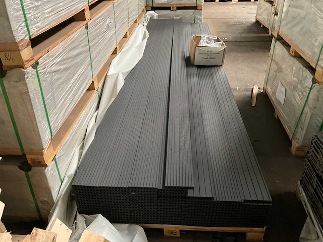 152x composiet vlonderplank zwart 400x14,5x2,1 cm met montageclips - afbeelding 3 van  4