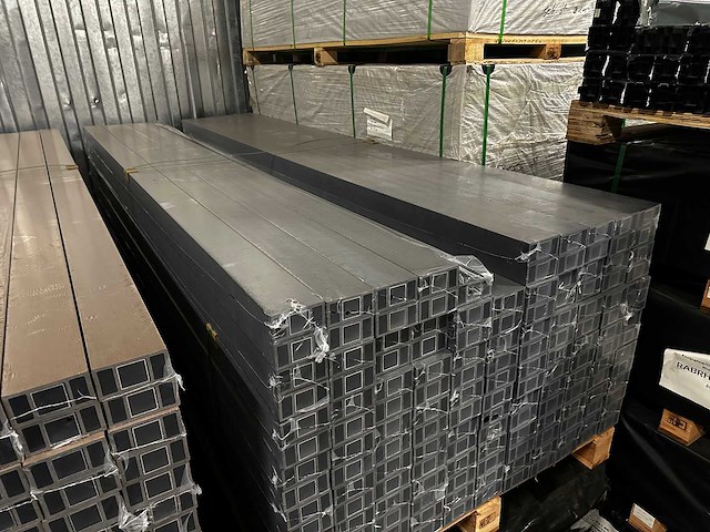 154x zwarte composiet lamellen / composiet roomdivider - 300 cm lang - afbeelding 1 van  5