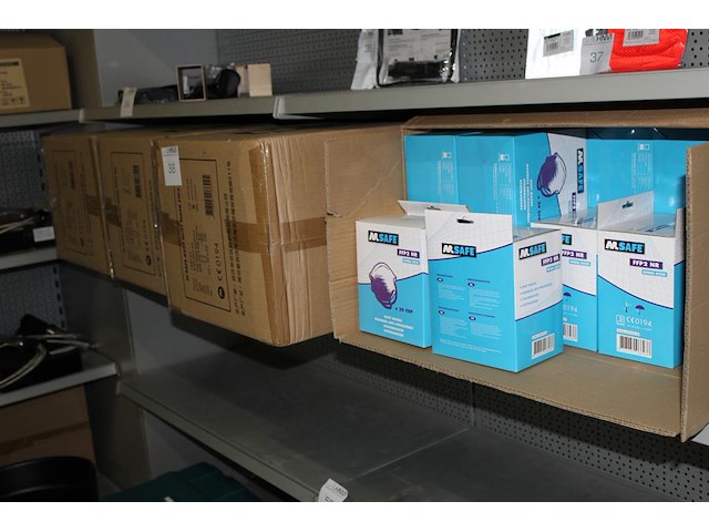 1560 stofmaskers m-safe 6220 ffp2 in vier overdozen. totaal 1560 stuks. - afbeelding 1 van  4