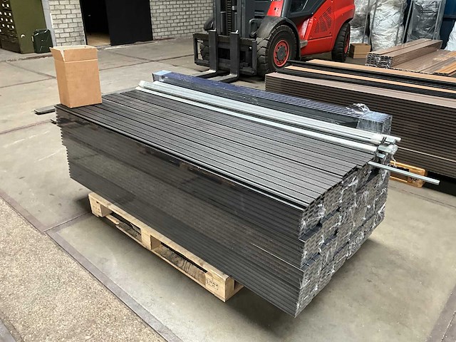 15x triple rhombus zwart composiet schutting inclusief tuinpalen (28,1 mtr) - afbeelding 1 van  4