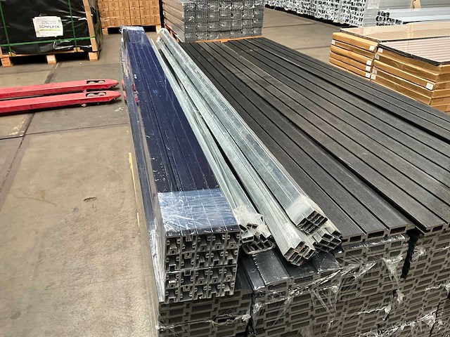 15x triple rhombus zwart composiet schutting inclusief tuinpalen (28,1 mtr) - afbeelding 3 van  6