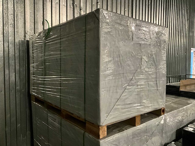 15x triple rhombus zwart composiet schutting inclusief tuinpalen (28,1 mtr) - afbeelding 1 van  1