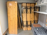 16 biertafels, 28 banken
