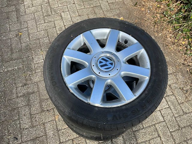 16” lichtmetalen velgenset volkswagen 5x112 - 6,5jx16h2 - continental 205/55/r16 banden - afbeelding 1 van  3