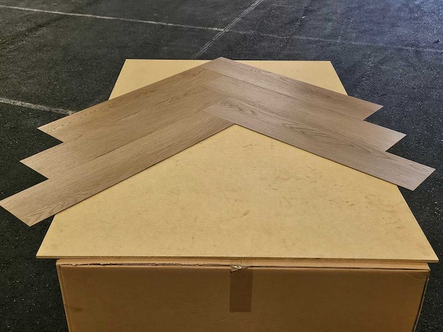 16 m2 pvc dryback visgraat - 750 x 150 x 2,5 mm - afbeelding 1 van  1