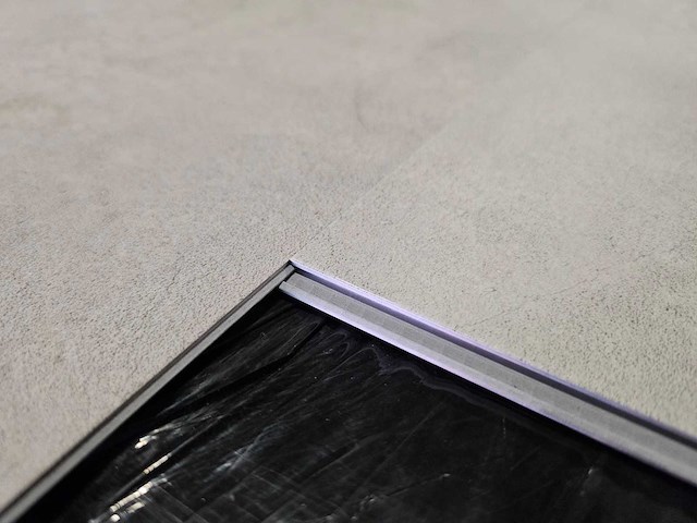 16 m2 pvc spc click tegel - 610 x 305 x 5 mm - afbeelding 1 van  2